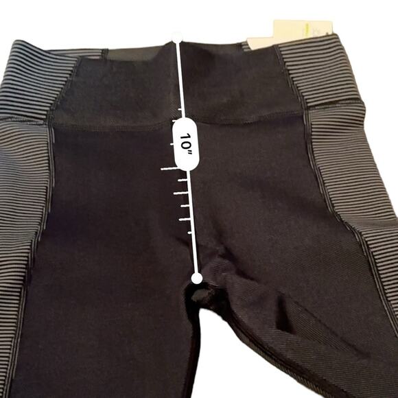 Offline by aerie Gray &‎ White Striped Mid Rise 7/8 Ankle Leggings Sz S NEW - Picture 10 of 11